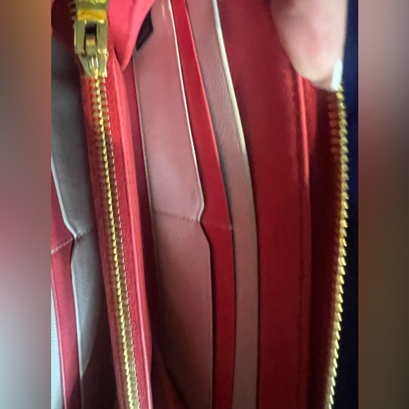 Prada in pink wallet - Picture 4 of 8